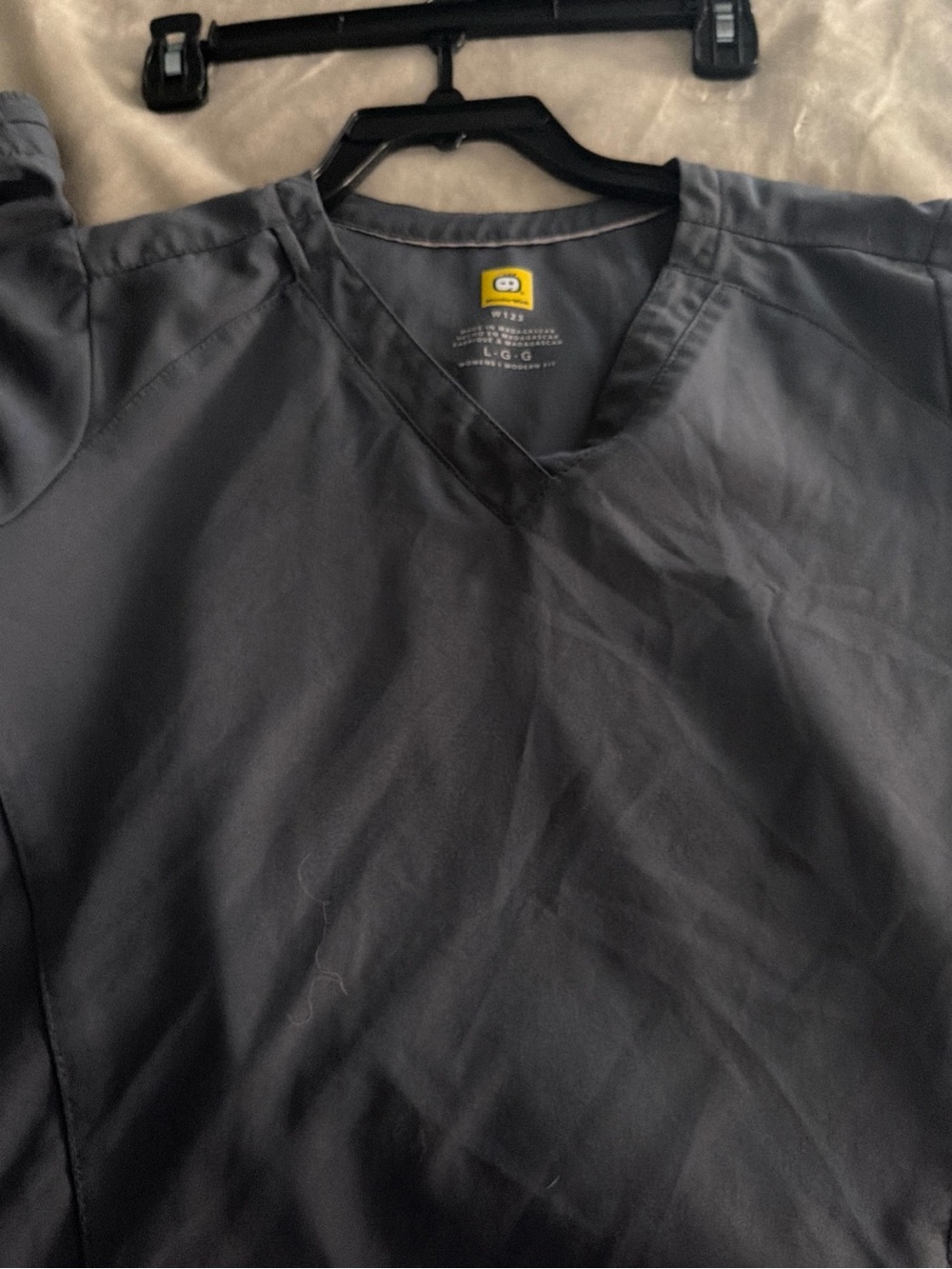 WonderWink Women's V-Neck Scrub Top in Charcoal Gray set with matching pants